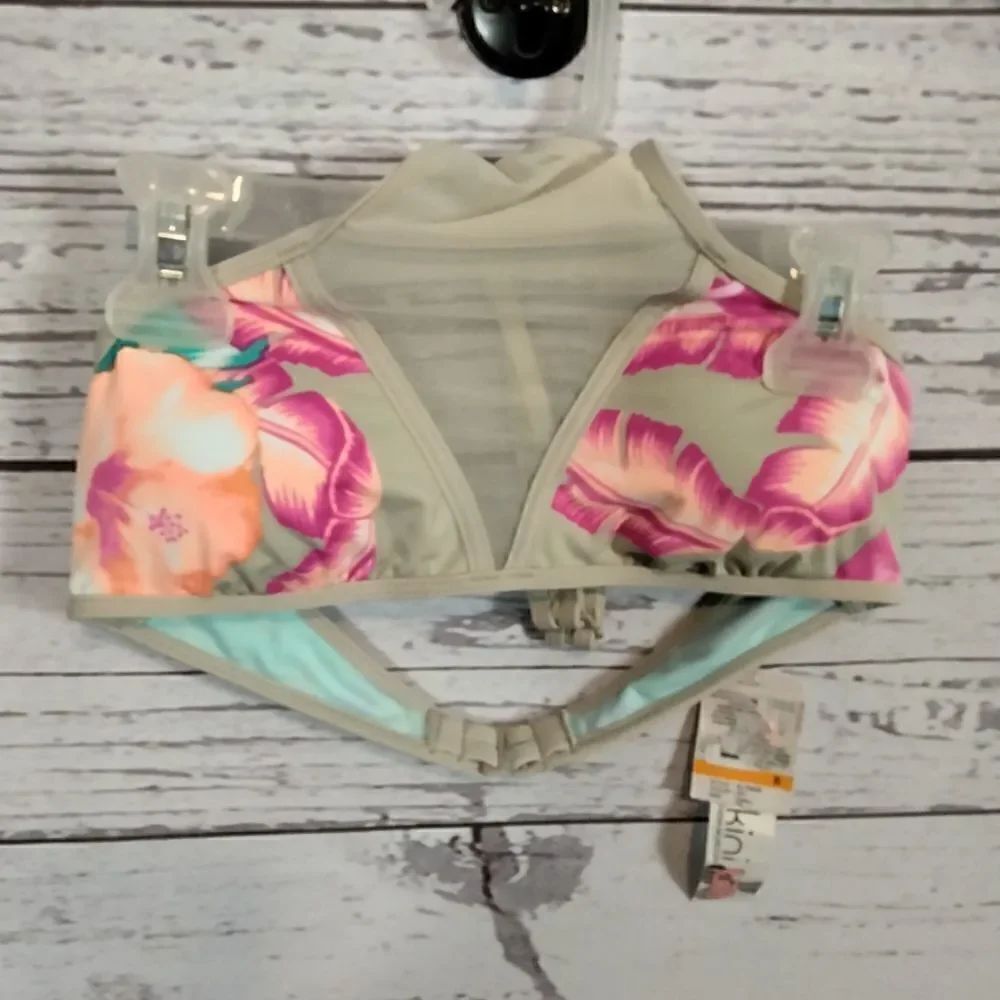 New Without tags. "bikini Lab" woman's bikini top